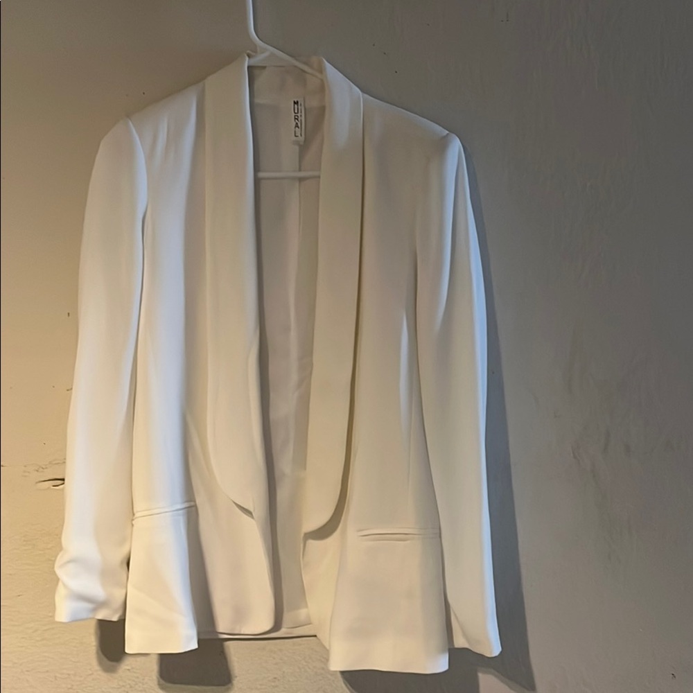 Mural White Blazer with Tailored Silhouette